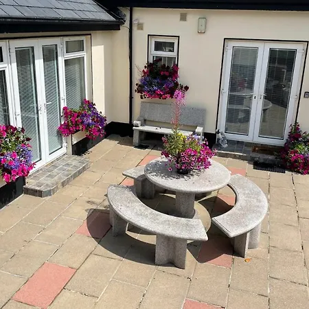 Apartment Private With Private Entrance. *